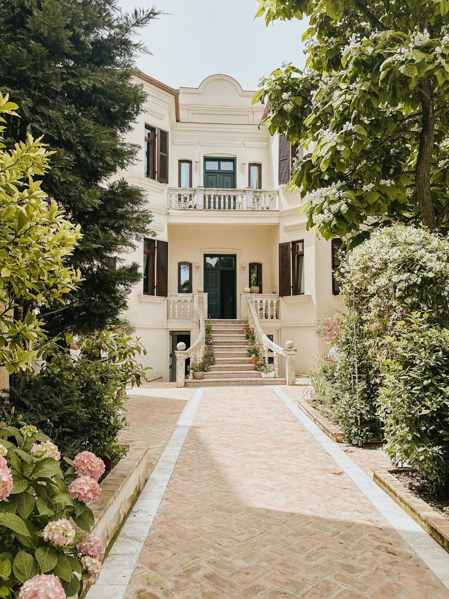 Seven Cafe & Hotel 포그라데츠 외부 사진