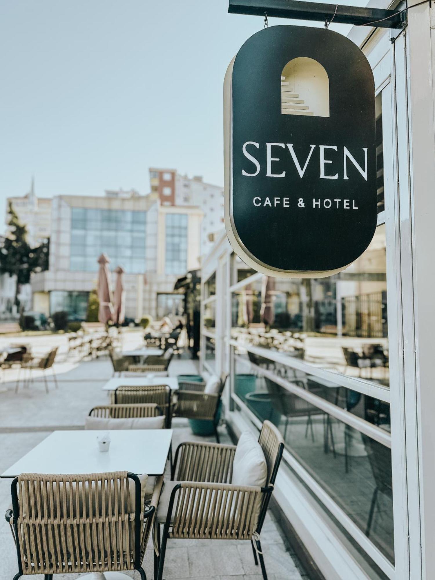 Seven Cafe & Hotel 포그라데츠 외부 사진